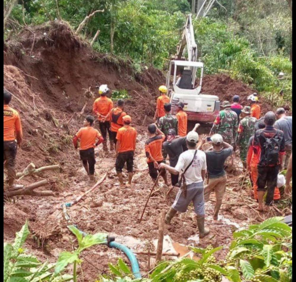 2 Tewas dan 3 Hilang Akibat Longsor di Way Kanan