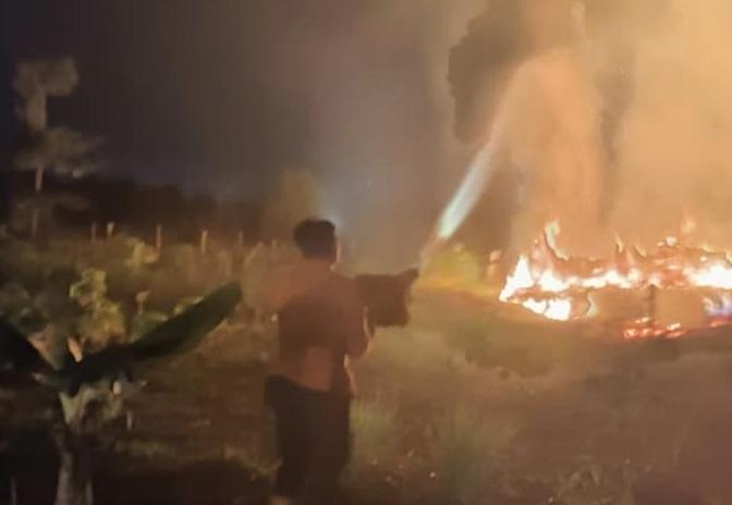 BPBD Muba Padamkan Karhutla yang Ancam Permukiman Warga, Satu Hektare Semak Belukar Terbakar di Sekayu