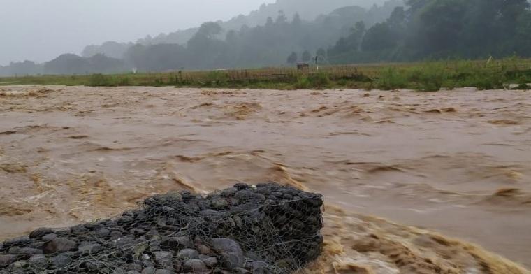 BPBD OKU Imbau Warga Waspadai Banjir dan Longsor Akibat Curah Hujan Tinggi, Distribusi Air Bersih Terganggu