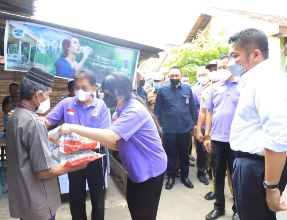 Bersama SO, Iva HD Salurkan Bansos Beras untuk Masyarakat Terdampak Covid-19