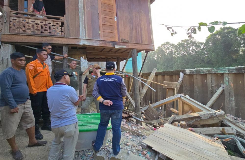 Bupati Muba HM Toha Perintahkan Penanganan Darurat dan Bantuan untuk Korban Rumah Longsor di Lais