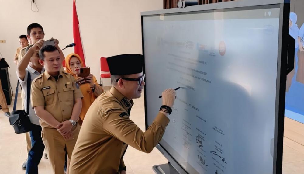 Cegah Praktik Pungli SPMB 2026, Pemkab OKU Teken Komitmen Bersama Guru Demi Penerimaan Murid Baru yang Bersih dan Transparan