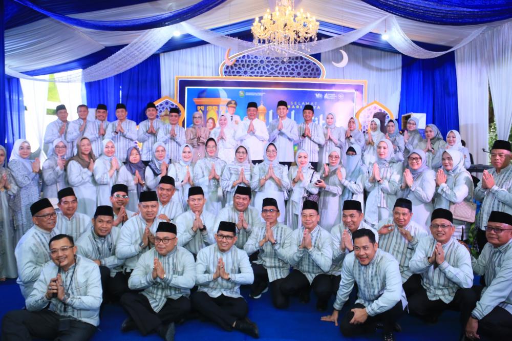 Cik Ujang Sambut Masyarakat dan Kepala Daerah di Open House Idulfitri 1447 H