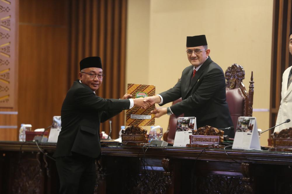 DPRD Sumsel Bahas Tiga Raperda Strategis, Sekda Edward Candra Dengarkan Pandangan Fraksi