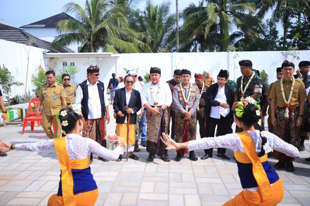 Dapat Gelar Adat dari Umat Hindu Bali, Herman Deru Tegaskan Pentingnya Persatuan dalam Keberagaman