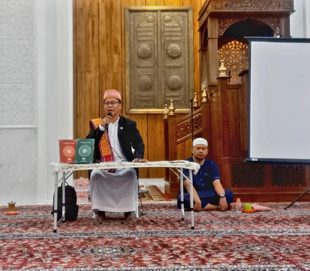 Dari Pedalaman ke Mimbar Dakwah: Perjalanan Yohanes Abdulrahman Menginspirasi Jamaah Masjid Al Abduh Palembang