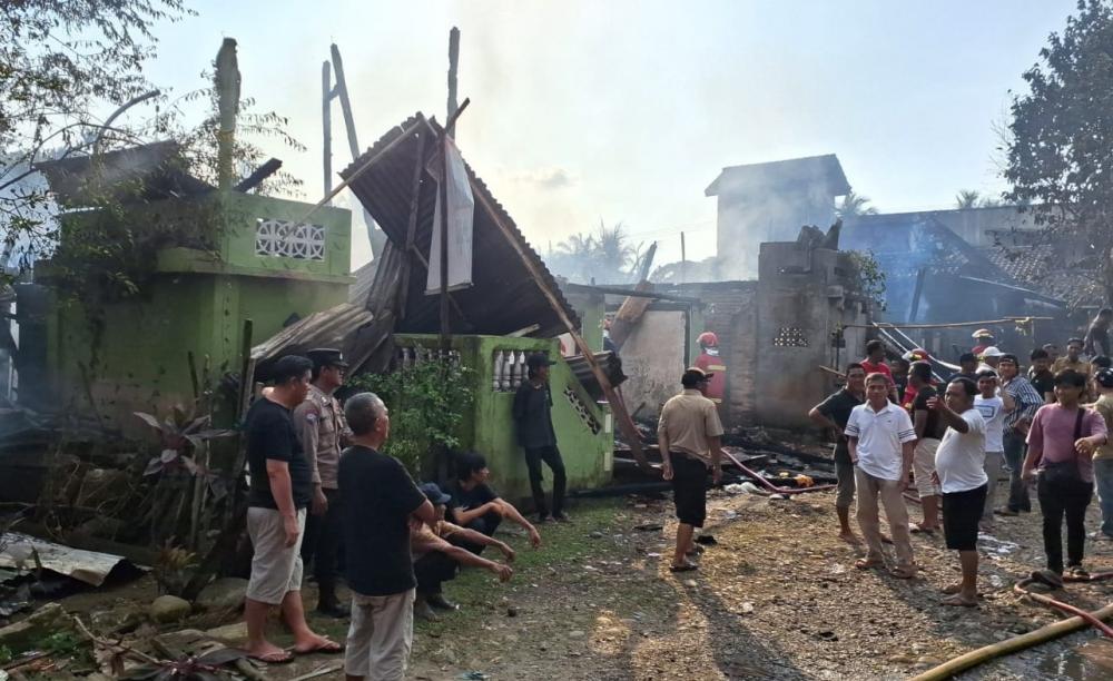 Diduga Korsleting Listrik, Empat Rumah di Muara Enim Ludes Terbakar, Kerugian Ditaksir Capai Rp856 Juta