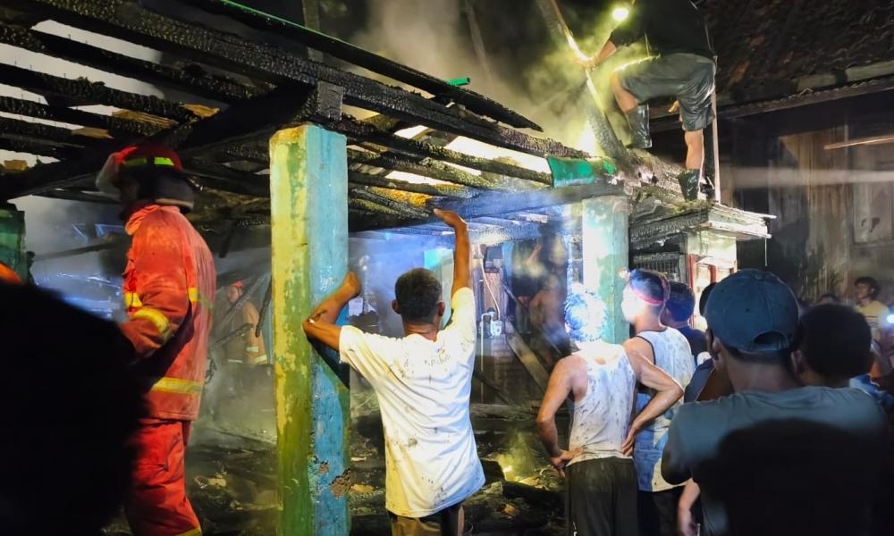 Diduga Korsleting Listrik, Kebakaran Rumah Panggung di Prabumulih Tewaskan 3 Orang Sekeluarga