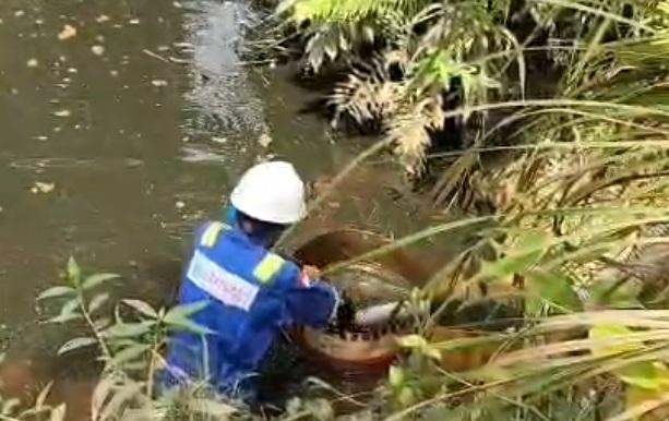 Diduga Pencemaran Lingkungan di Muratara, Tumpahan Minyak Tangki Penyimpanan PT SRMD Cemari Sungai dan Sumur Warga