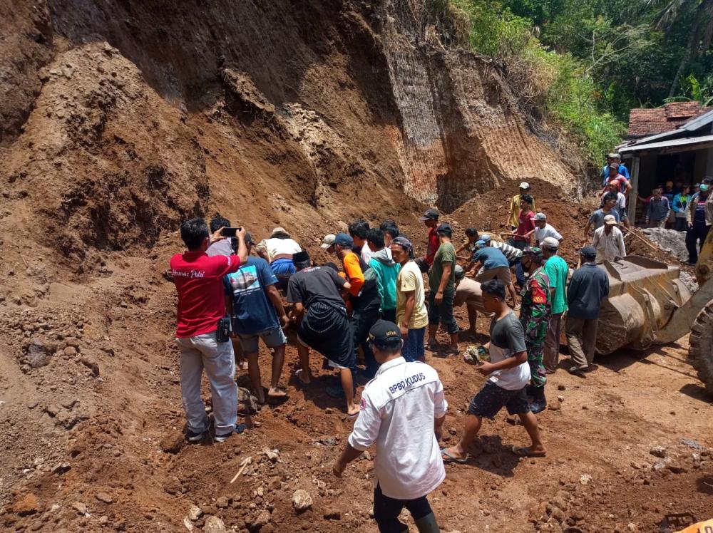 Dua Warga Menjadi Korban dalam Peristiwa Tanah Longsor di Kudus