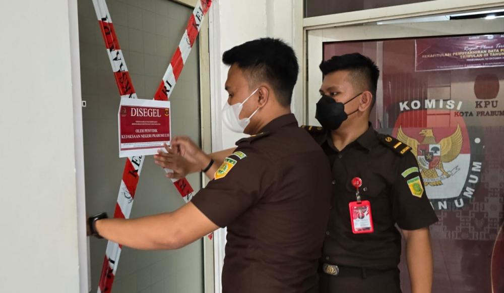 Dugaan Korupsi Hibah Pilkada, Kejari Prabumulih Segel 12 Ruangan KPU: Tiga Pejabat Sudah Jadi Tersangka, Penyidikan Diperluas