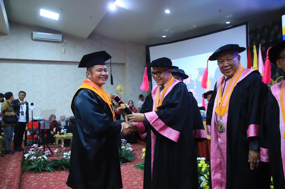 Gubernur Herman Deru Raih Gelar Doktor, Bawa Terobosan Model Pembangunan Inklusif