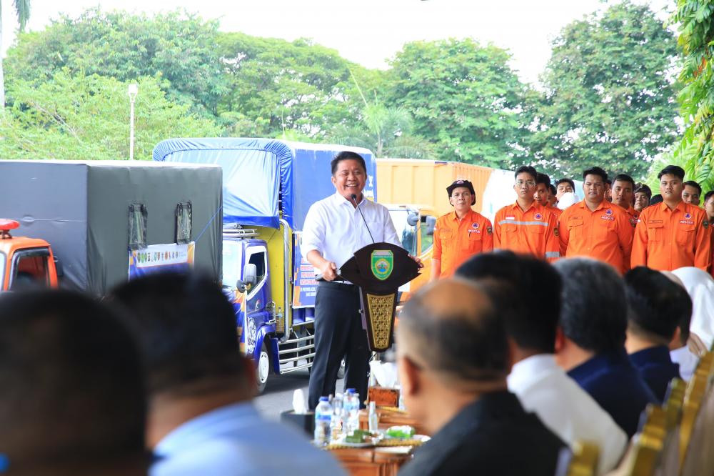 Gubernur Herman Deru Resmi Berangkatkan Bantuan Kemanusiaan ke Tiga Provinsi Terdampak Bencana Alam Sumatera