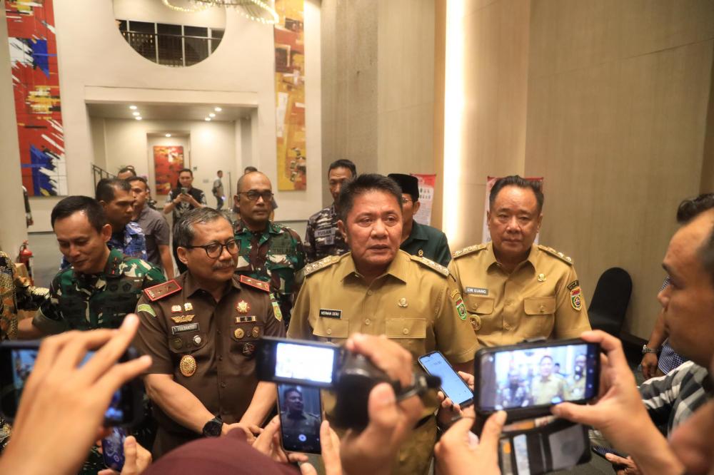 Gubernur Herman Deru Tegaskan Kesetaraan: Non-ASN Kini Bisa Kenakan Seragam Kuning Khaki
