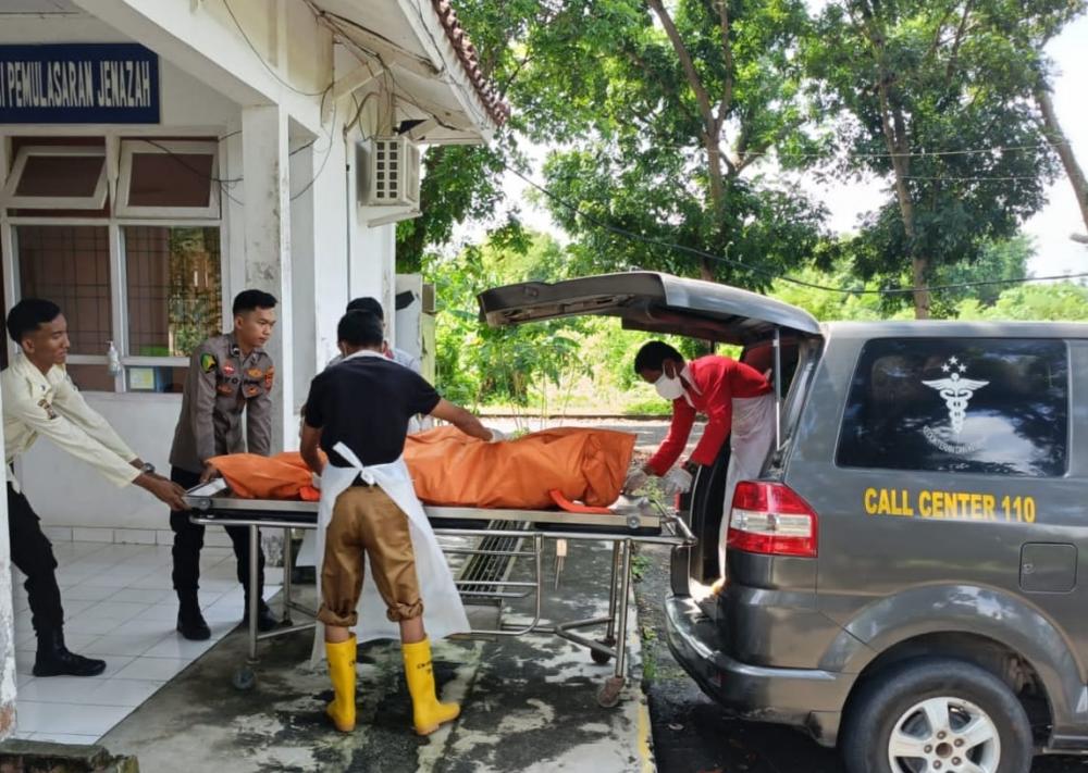 Heboh! Mayat Pria Misterius Berkalung Tasbih Ditemukan Mengapung di Sungai Komering OKI