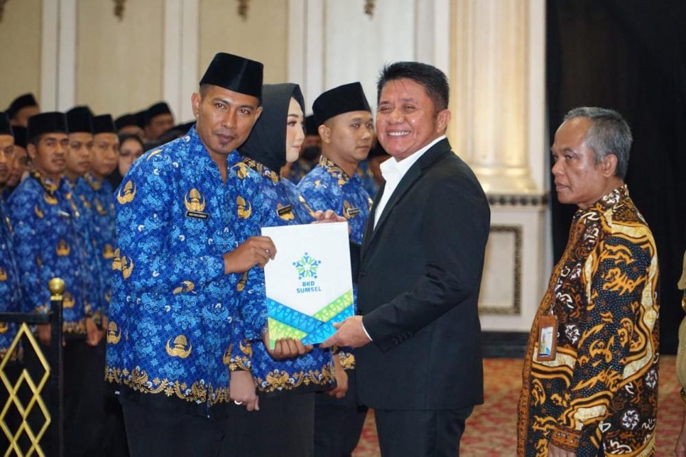Herman Deru Ambil Sumpah dan Lantik 3508 PPPK Jabatan Fungsional Guru se-Sumsel