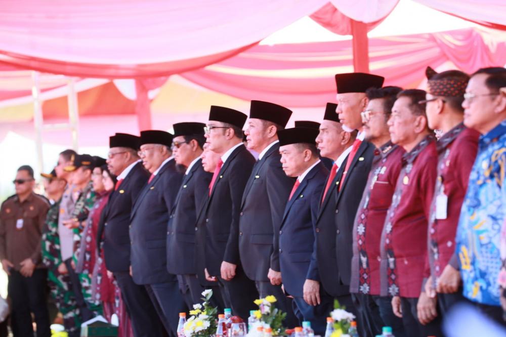 Herman Deru Dianugerahi Tanda Kehormatan Satyalancana Wira Karya dari Presiden RI