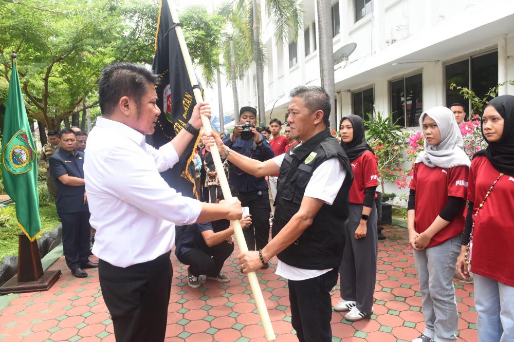 Herman Deru Lepas Kontingen Anggar Sumsel ke Kejurnas Sulteng, Tekankan Semangat Sportivitas dan Disiplin Dalam Bertanding