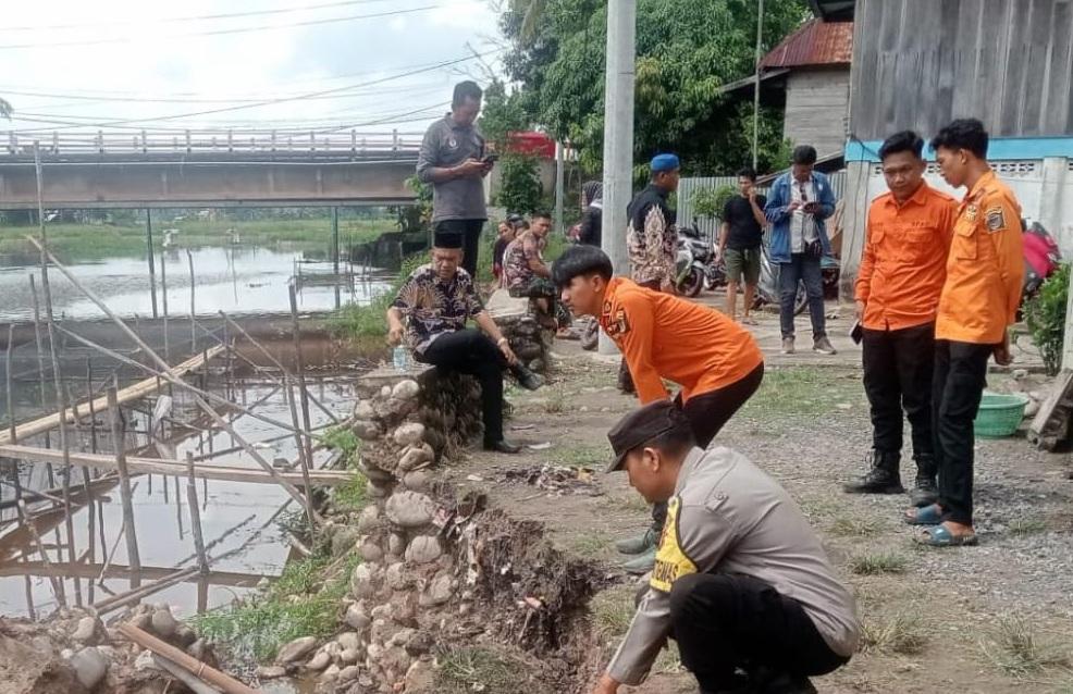 Hujan Lebat Picu Longsor di Desa Pinang Mas Ogan Ilir, Dua Rumah Petani Rusak dan Terancam Roboh