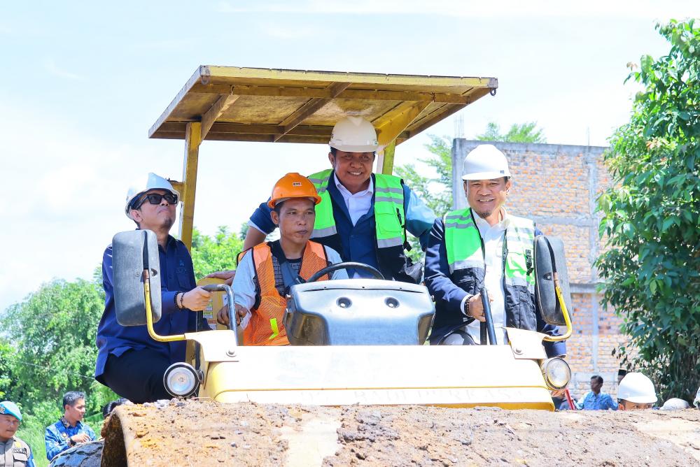 Jawab Harapan Warga, Gubernur Herman Deru Groundbreaking Perbaikan Jalan Batu Kuning hingga Kurup di OKU