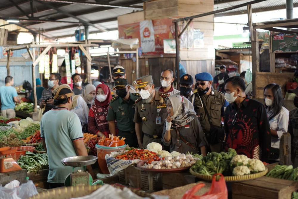 Jelang Lebaran Idul Fitri 1443 H, Sekda OKU Achmad Tarmizi Pimpin Sidak Pasar