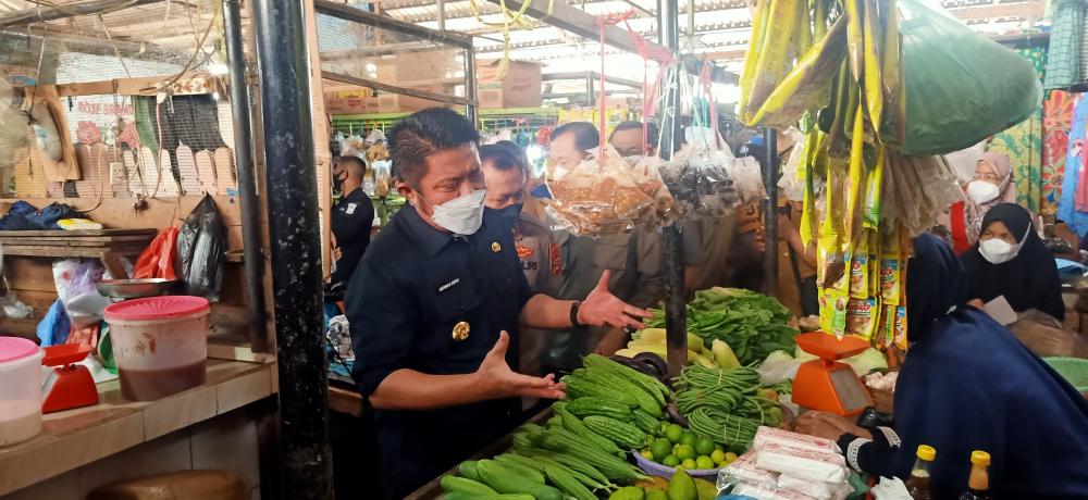 Jelang Ramadhan Gubernur HD Sambangi Pasar Tradisional
