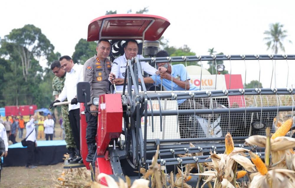 Kawal Kebijakan Kapolri, Polda Sumsel Catat Lonjakan Signifikan Lahan Ketahanan Pangan Saat Panen Jagung di OKU Selatan