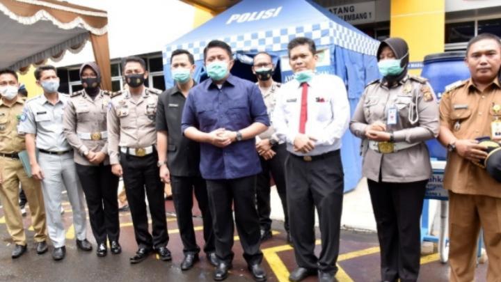 Kebijakan Penghapusan Denda Pajak Diperpanjang, HD Tinjau Langsung Pelayanan Kantor Samsat Palembang