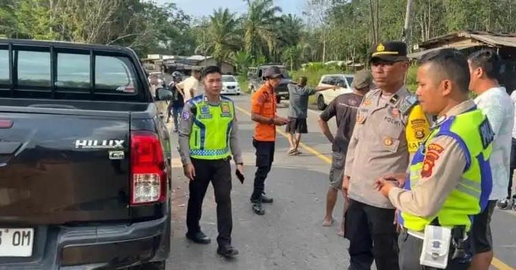 Kecelakaan di Jalur Baturaja–Prabumulih, Toyota Hilux Tabrak Motor Supra, Tiga Orang Terluka