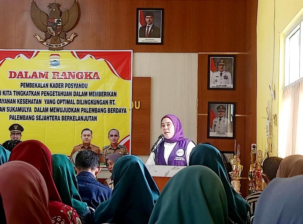 Ketua Pembina Posyandu Kota Palembang, Dewi Sastrani Ratu Dewa Buka Pembekalan Kader Posyandu di Kelurahan Sukamulya