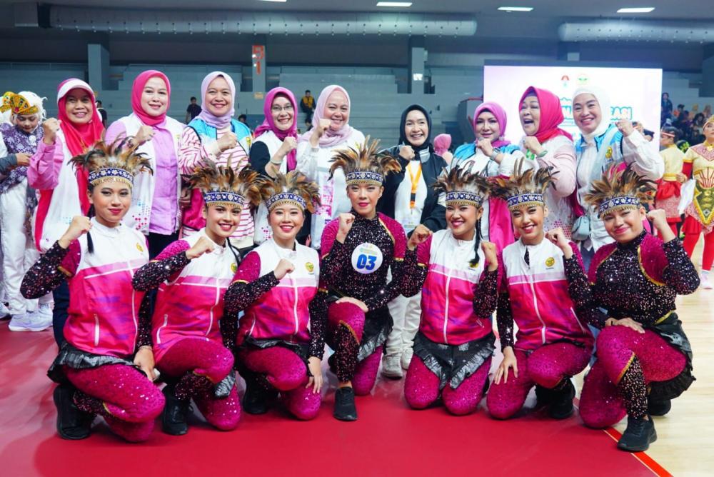 Ketua TP PKK Sumsel Feby Deru Dukung Langsung Kontingen di Lomba Kreasi Nasional PERWOSI 2025 Jakarta