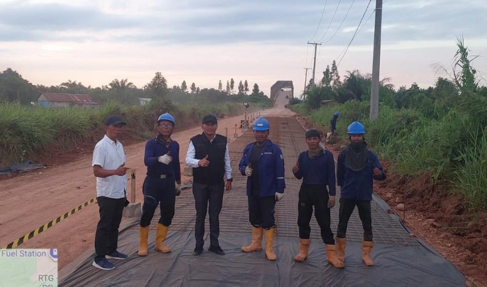 Komitmen PT OKI Pulp & Paper Mills Dukung Pembangunan Infrastruktur di Kabupaten OKI Dengan Perbaikan Jalan Pasar Jetty 
