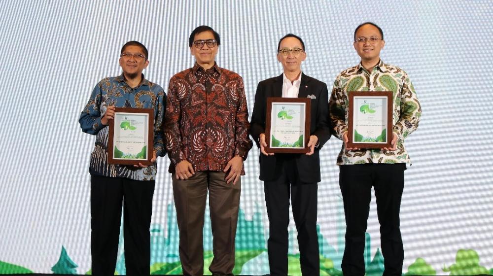 Komitmen Pembiayaan Hijau: Danamon Raih Penghargaan di The Best Corporate Emission Reduction Transparency Award 2025