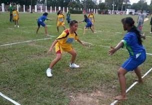 Lari Cepat dan Bekelit Lalui Hadangan Lawan