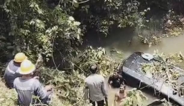 Mobil Karyawan Bank Mandiri Terjun ke Sungai di Musi Rawas, Diduga Sopir Mengantuk dan Jalan Minim Penerangan