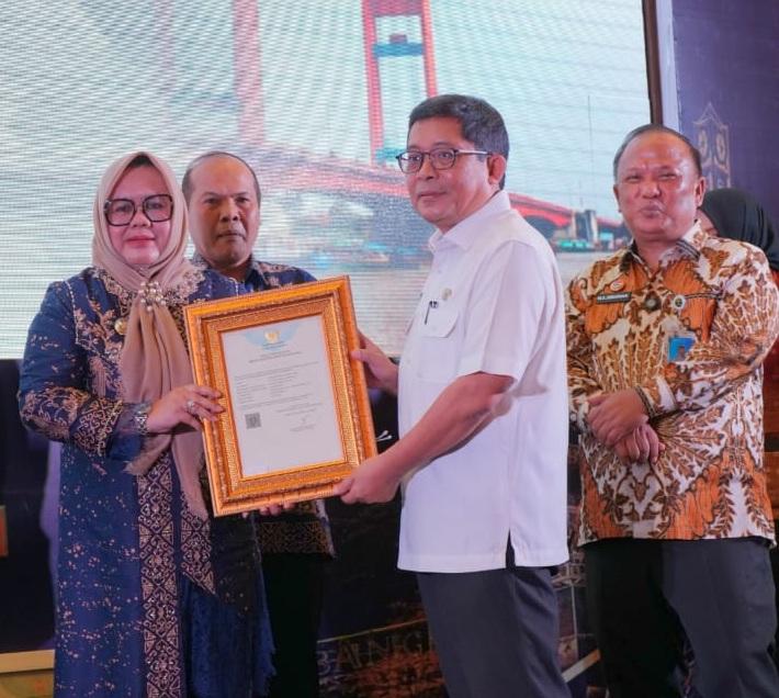 Muara Enim Terima Sertifikat Hak Kekayaan Intelektual untuk Lagu Kebile-bile hingga Motif Batik Petule