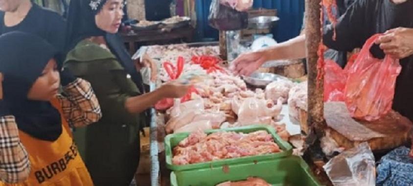 Penjualan Ayam Potong dan Telur di OKU Turun Drastis Saat Dapur MBG Libur, Pedagang Keluhkan Omzet Anjlok