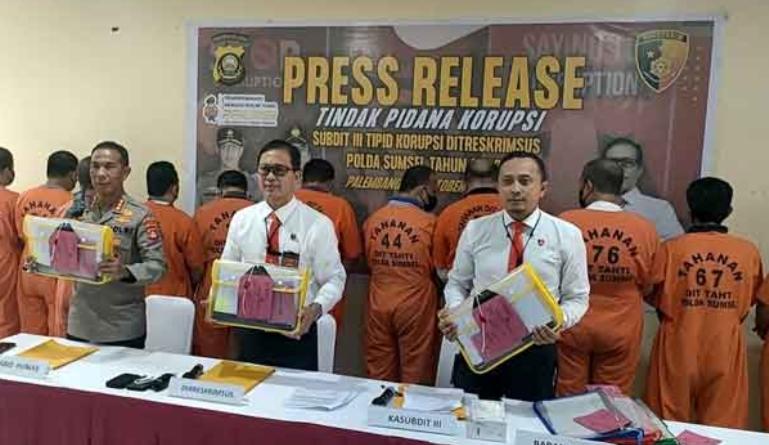 Polda Limpahkan 13 Tersangka Korupsi ke Kejati Sumsel