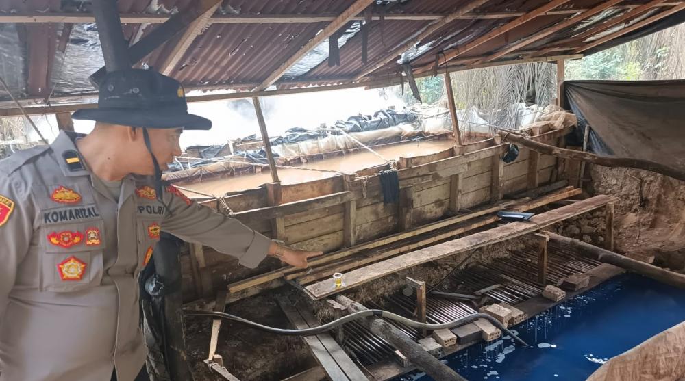 Polsek Keluang Gerebek Kilang Minyak Ilegal Berkapasitas 80 Drum di Musi Banyuasin, Tiga Pelaku Diamankan