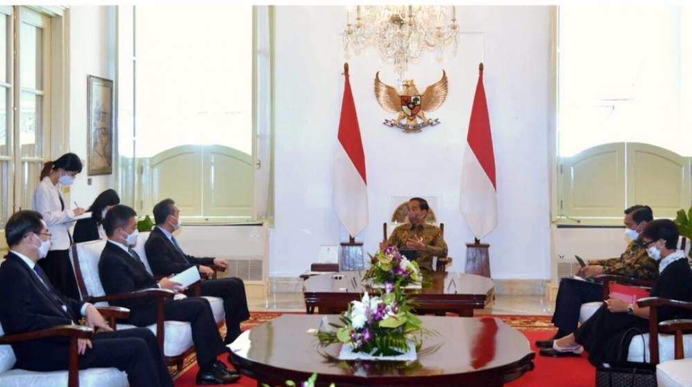 Presiden Jokowi Terima Kunjungan Kehormatan Menlu RRT
