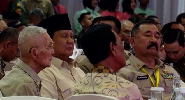 Presiden Prabowo Hadiri Halal Bihalal Purnawirawan TNI AD, Duduk Semeja dengan Try Sutrisno yang Pernah Tuntut Pencopotan Gibran