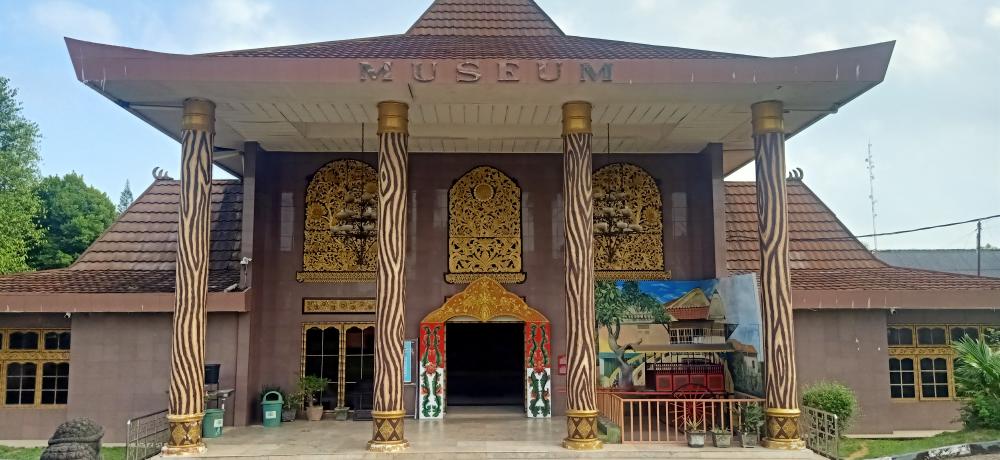 Rekreasi Sembari Belajar Sejarah Budaya di Museum Balaputra Dewa