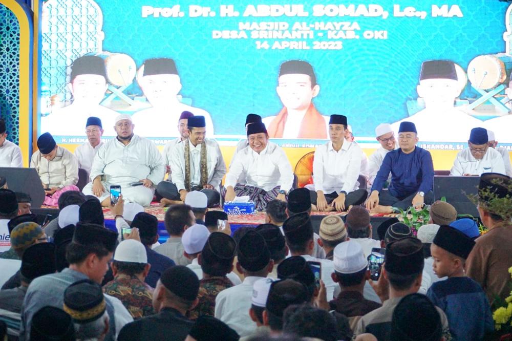 Ribuan Jemaah Hadiri Tabligh Akbar UAS Peringati Nuzulul Qur’an 1444 di Masjid Al- Hayza Pedamaran OKI