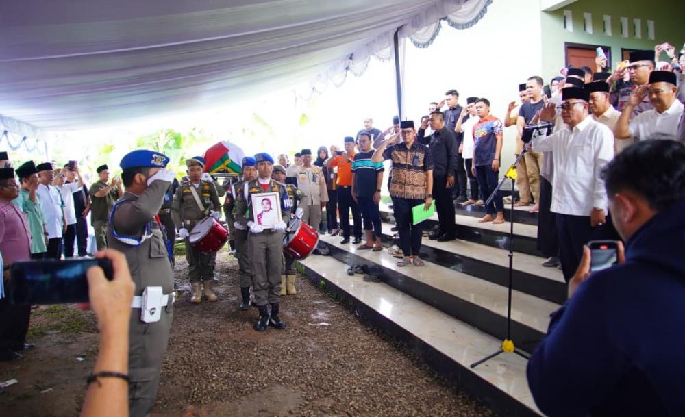 Ribuan Warga Muba Iringi Kepergian Istri Wakil Bupati Kiyai Rohman, Suasana Haru Selimuti Prosesi Pemakaman