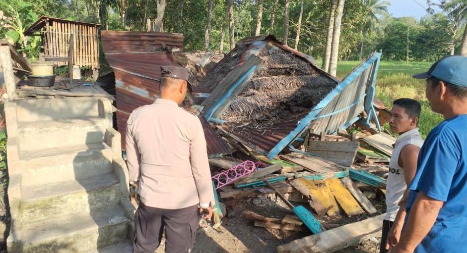 Rumah Warga Ogan Ilir Roboh Karena Lapuk, Sarnubi Ajukan Bantuan ke Baznas