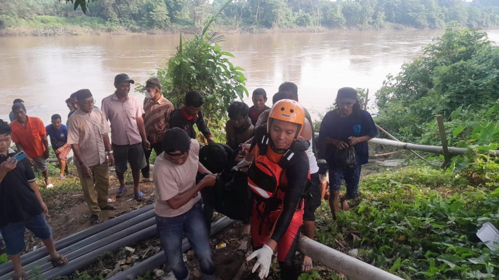 Saidina Ali Akhirnya Ditemukan Mengapung di Pinggir Sungai Musi Setelah Dua Hari Hilang