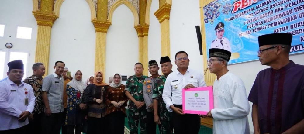 Salurkan Dana Operasional untuk RT hingga Guru Ngaji, Wali Kota Prabumulih Tekankan Pentingnya Peran Sosial Masyarakat