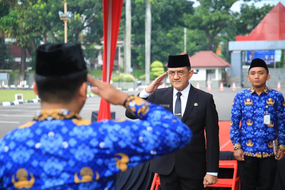 Sekda Sumsel Edward Candra Pimpin Upacara Hari Otonomi Daerah ke-XXX