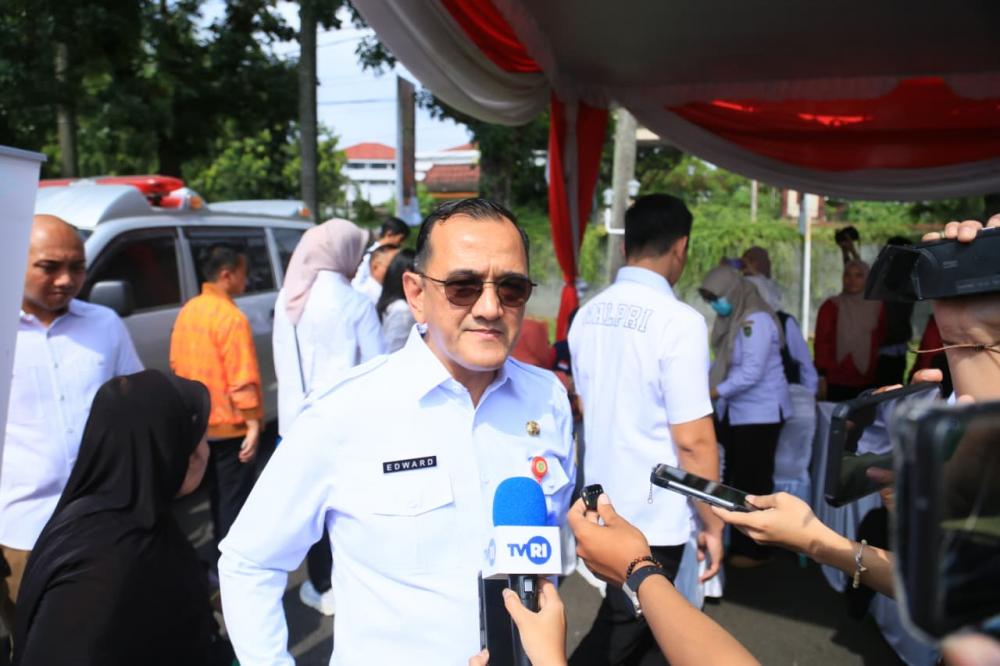 Sekda Sumsel Edward Candra Resmi Buka Operasi Pasar Murah, Jaga Stabilitas Harga Sembako Jelang Idul Fitri