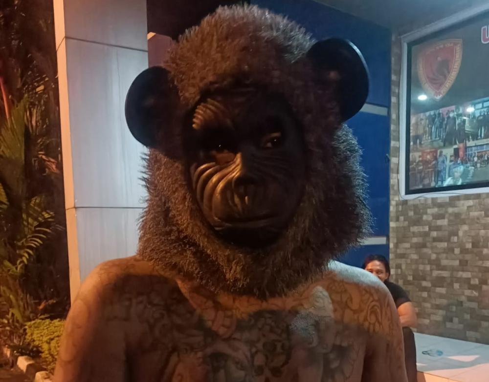 Sudah Gunakan Topeng, Masih Tertangkap Juga